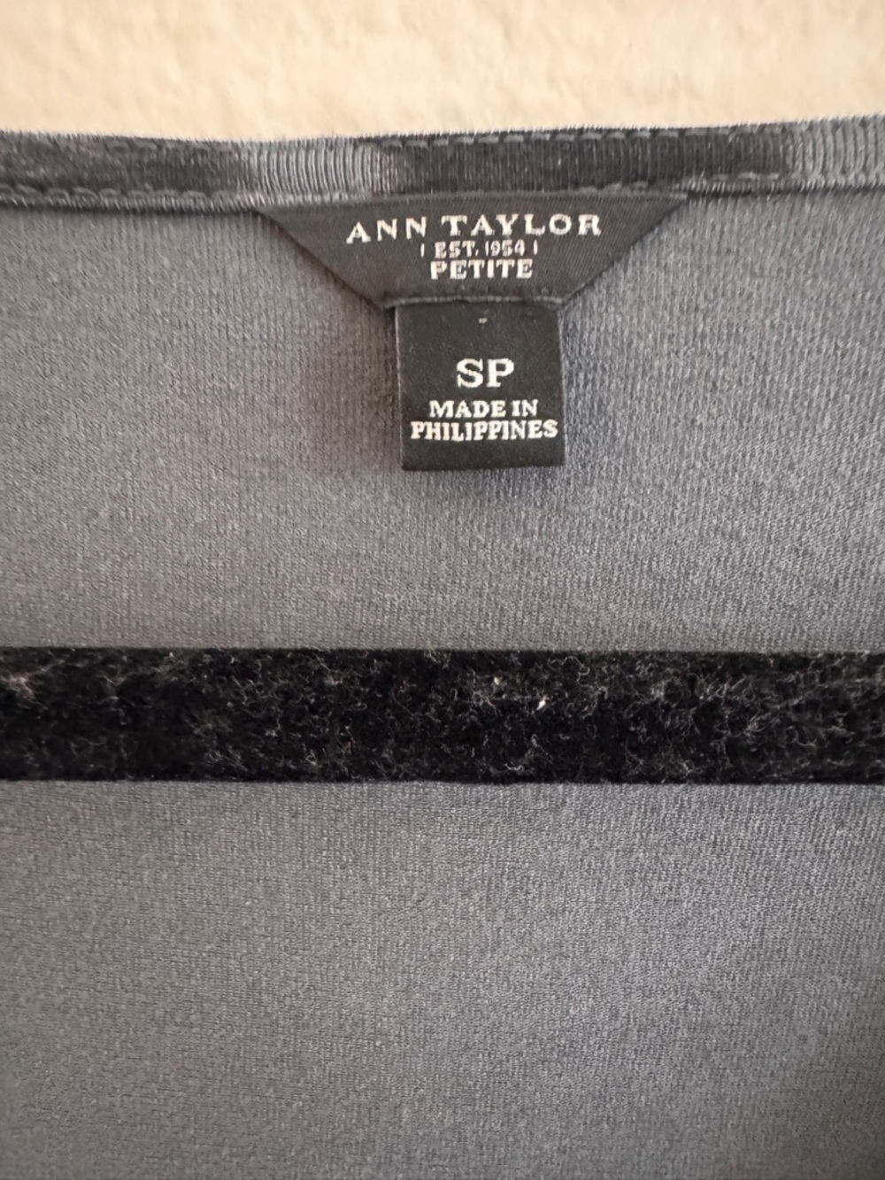 Ann Taylor Gray Leopard Print Draped Long Sleeve Dress, Size SMALL PETITE - Picture 3 of 4